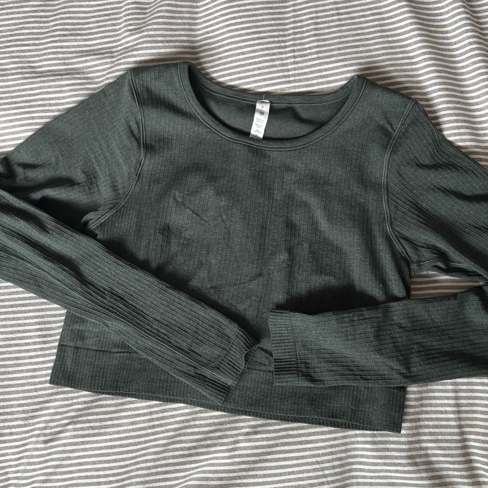 Lululemon Athletica Ribbed Olive Long Sleeve cropped Top, size 8